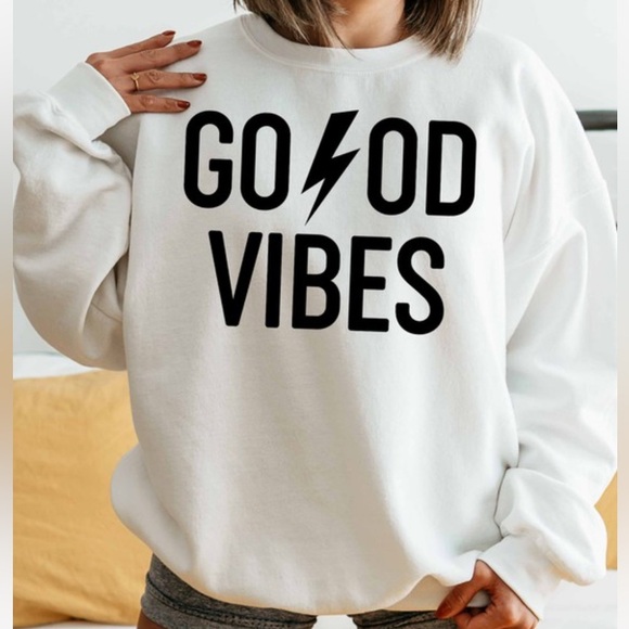 NEW Good Vibes graphic Sweatshirt - Picture 1 of 3